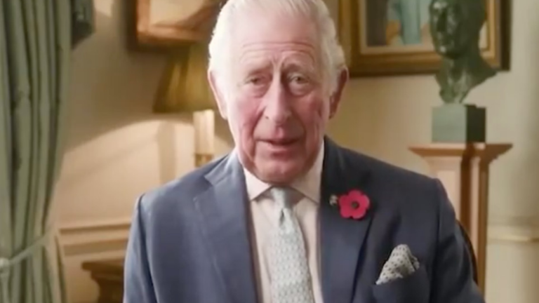 Le repas de Noël de Charles III : La surprise extraordinaire qui a ému Camilla Parker-Bowles !