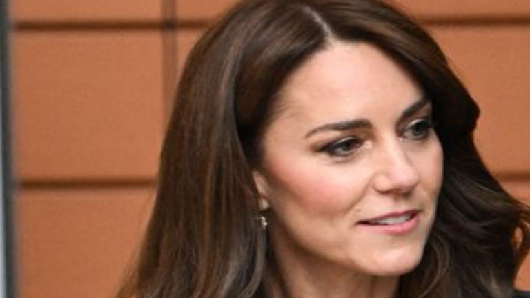 Kate Middleton : Son Travail depuis son Lit d’Hôpital Après une Opération à l’Abdomen