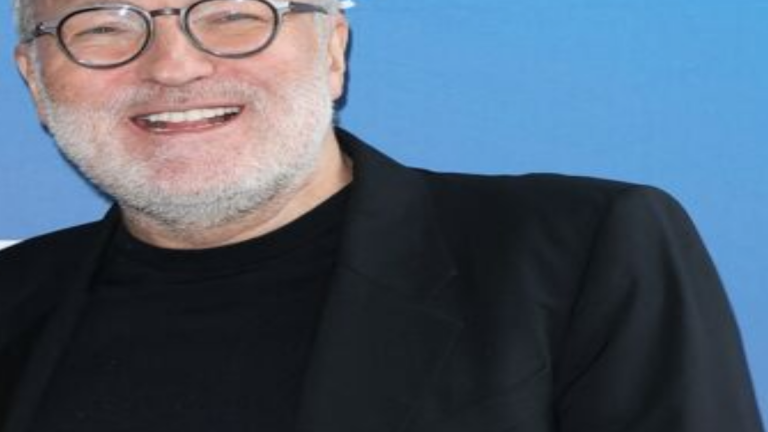 Julie Hammett se Confie sur son Expérience avec Laurent Ruquier