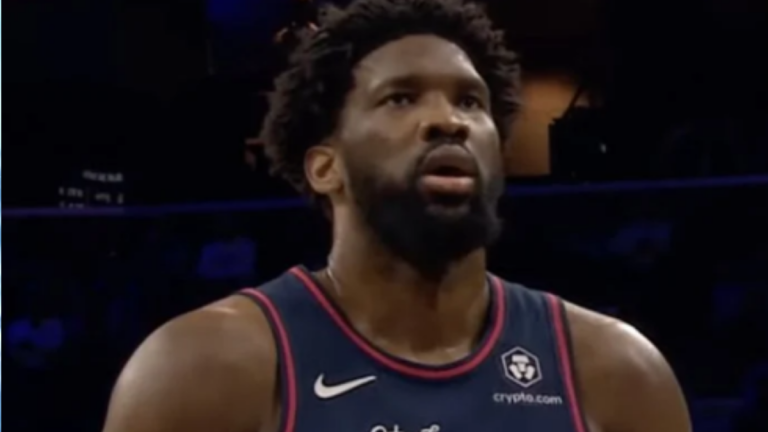 Joel Embiid, la Tornade des Parquets : Batum Témoin d’un Exploit Historique