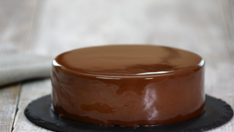 Sublimez Vos Pâtisseries avec un Glaçage au Chocolat Irrésistible