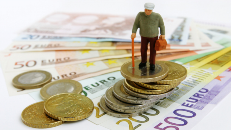 Regardez Votre Compte en Banque : La Surprise de Février pour les Retraités Décryptée !