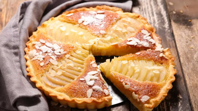 Tarte Amandine aux Poires à l’Ancienne: Plongez dans la Tradition avec Cette Recette Facile et Exquise
