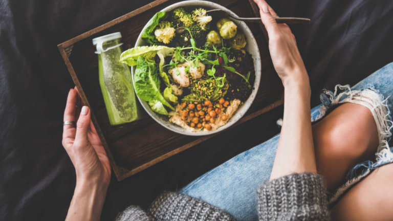 Dévoilé: Le Mythe de la Salade contre la Constipation – Les Conseils d’une Expert en Nutrition !