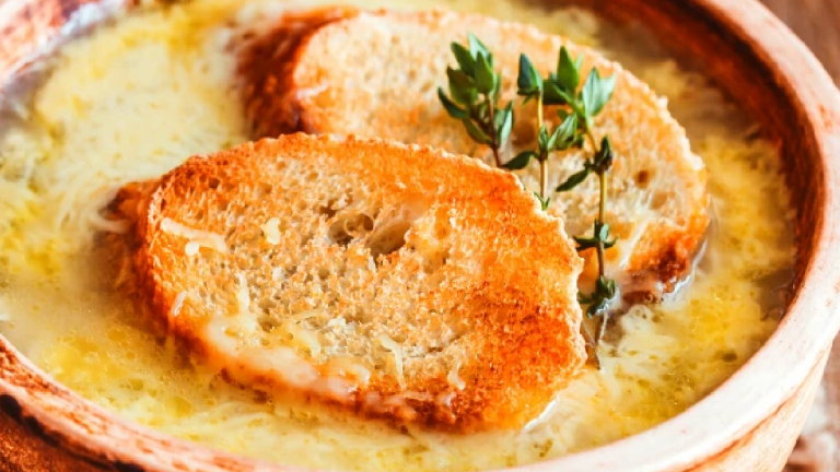 La Soupe à l’Oignon : Une Recette Traditionnelle et Réconfortante