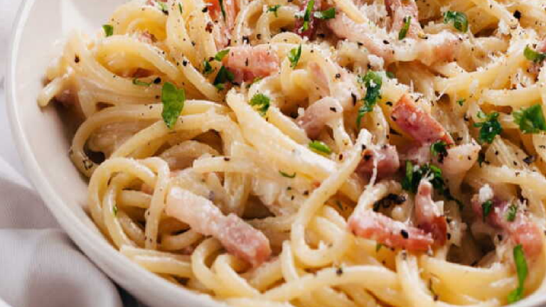 Les Pâtes à la Carbonara : L’Authenticité d’une Recette Italienne Sans Crème