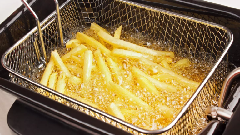 Nettoyer une friteuse sans effort : la méthode radicale d’un expert qui change tout