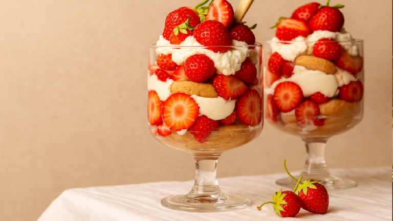 Tiramisu aux Fraises Sans Mascarpone : La Recette Légère Qui Fait Craquer Tout le Monde