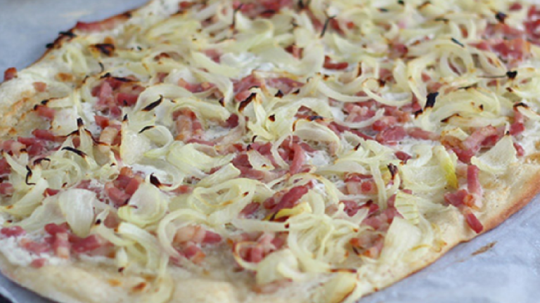 Flammekueche alsacienne : la recette authentique de la tarte flambée