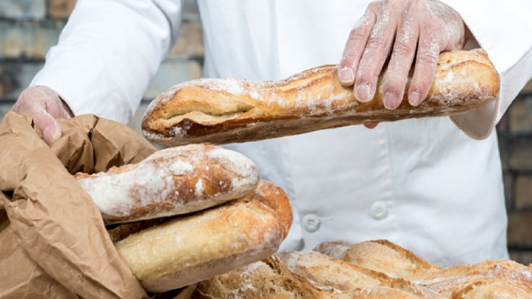 Anti-gaspi : pourquoi cette étude propose de raccourcir la baguette de pain