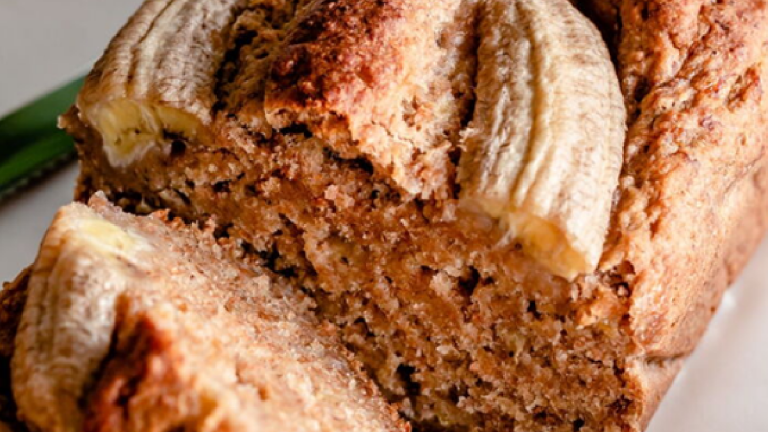 Gâteau à la banane et flocons d’avoine : la recette saine, moelleuse et sans sucre ajouté